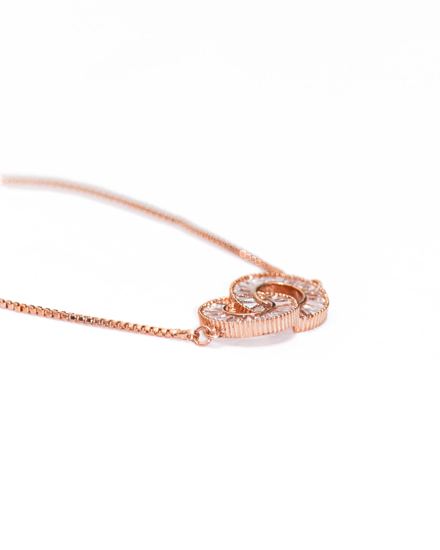 INTERLOCKING CIRCLES BRACELET