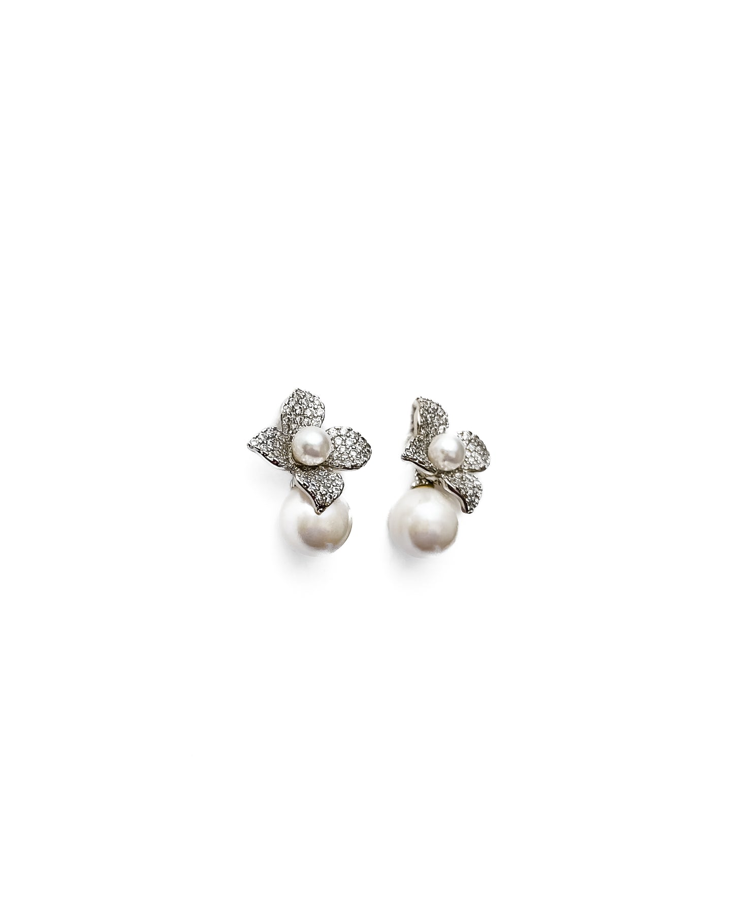 PEARL EARRINGS IN PAVE SETTING